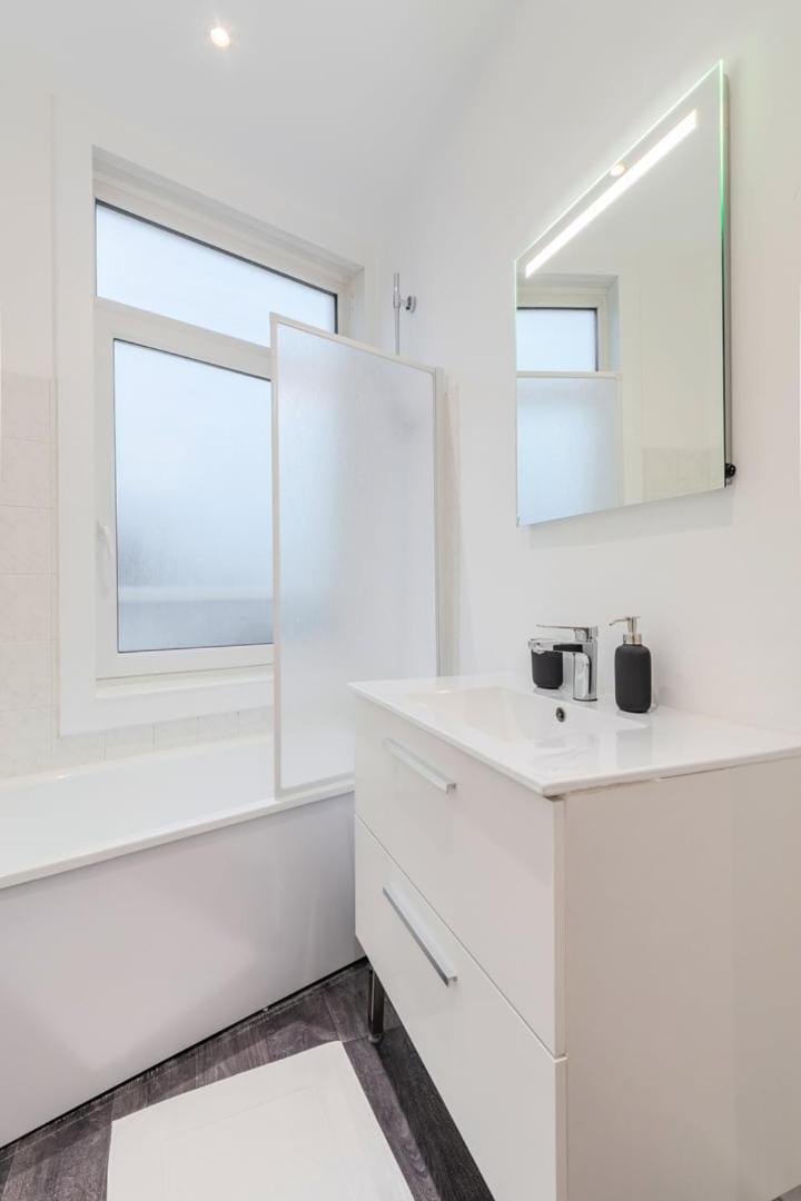Apartment For 4 In Front Of Lille Flandres Station Bagian luar foto