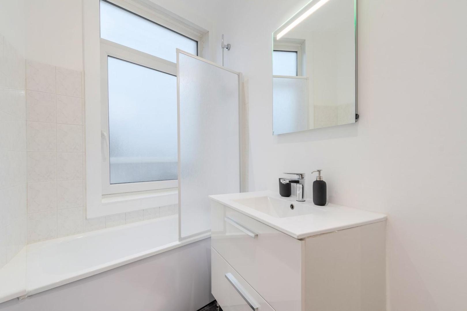 Apartment For 4 In Front Of Lille Flandres Station Bagian luar foto